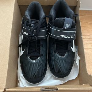 NWT 5Y Nike kids cleats!